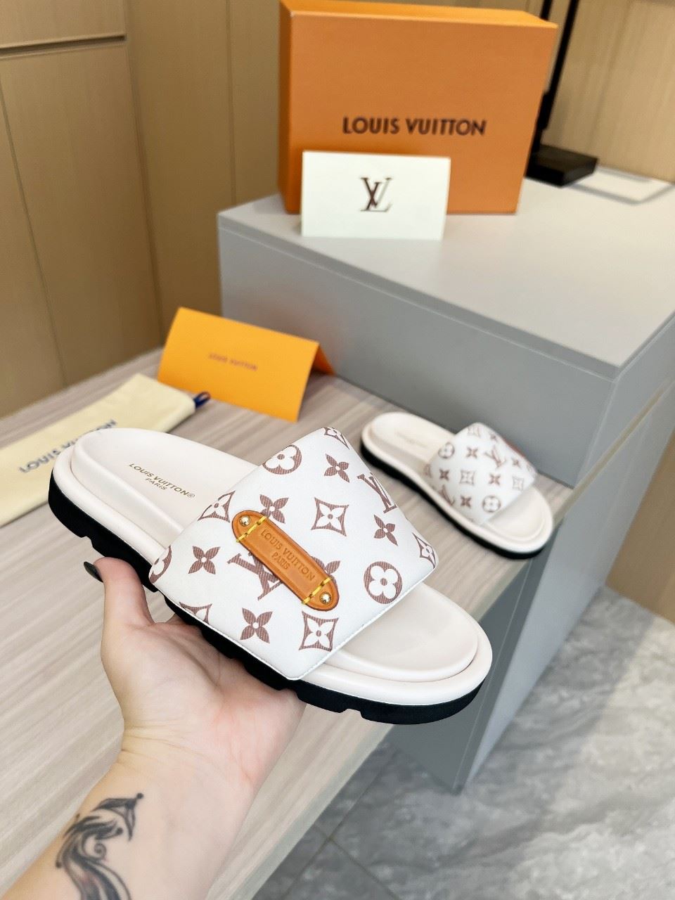 Louis Vuitton Slippers